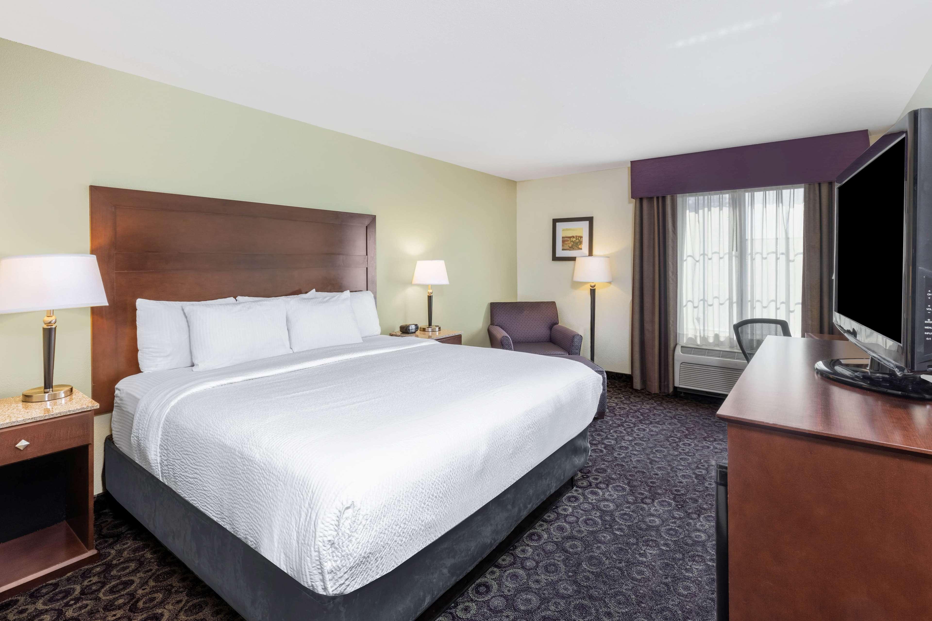 La Quinta By Wyndham Airport South Hotel
